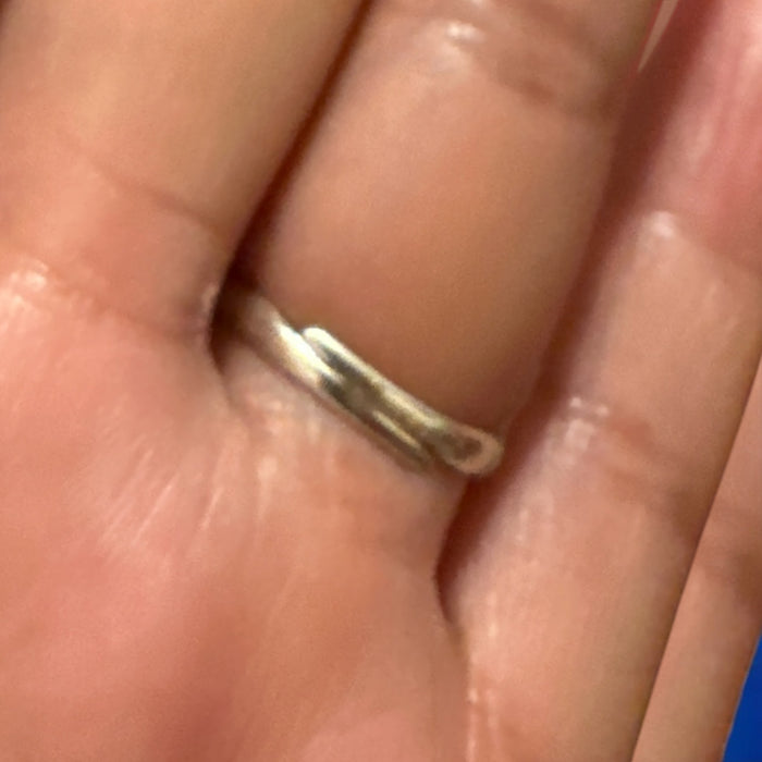 Anello di argento con granato