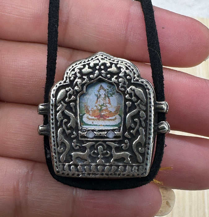 Gau tibetano con tara bianca