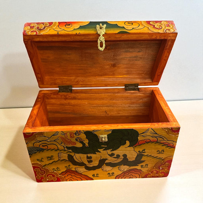 Scatola di legno con leone