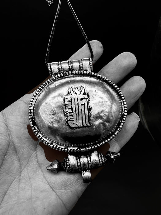 Gau / amuleto tibetano con argento indiano