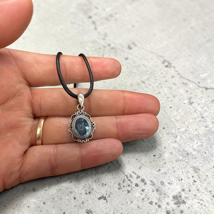 Blue topaz pendant - 925 silver