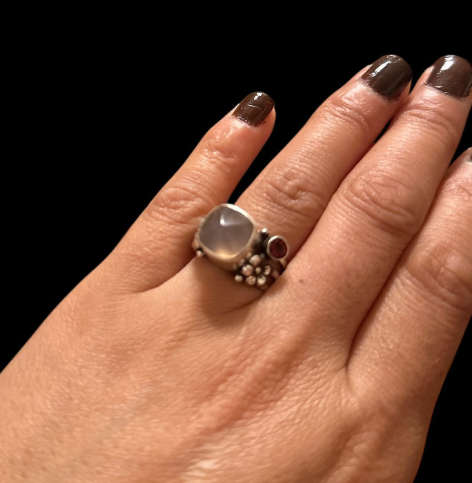 Anello di quarzo rosa e granato (taglia unica)