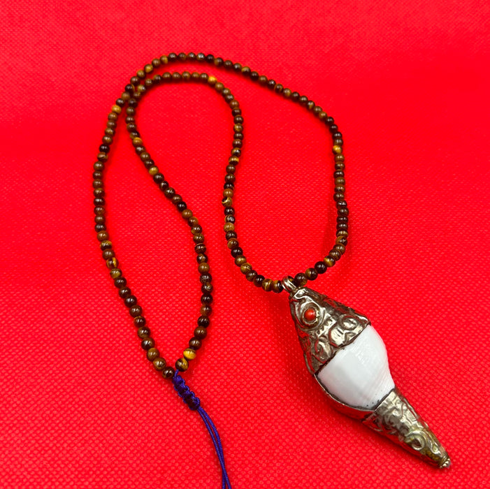 Collana tibetana con conchiglia e pietra occhio di tigre
