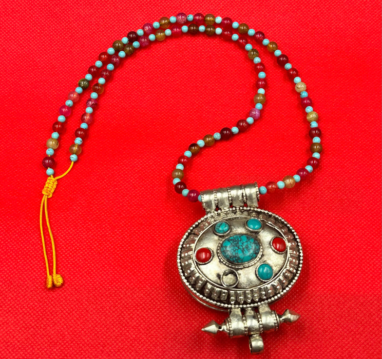 Collana tibetana con Gau e catena con vari pietri