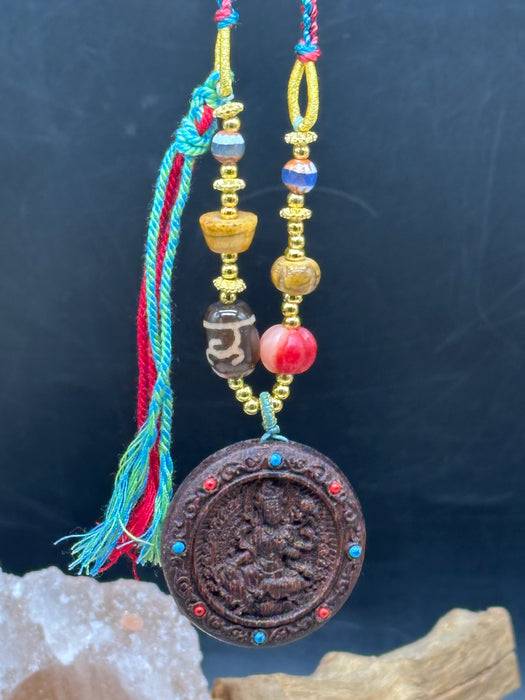 Collana a tara verde e osteologia mandala ( legno)