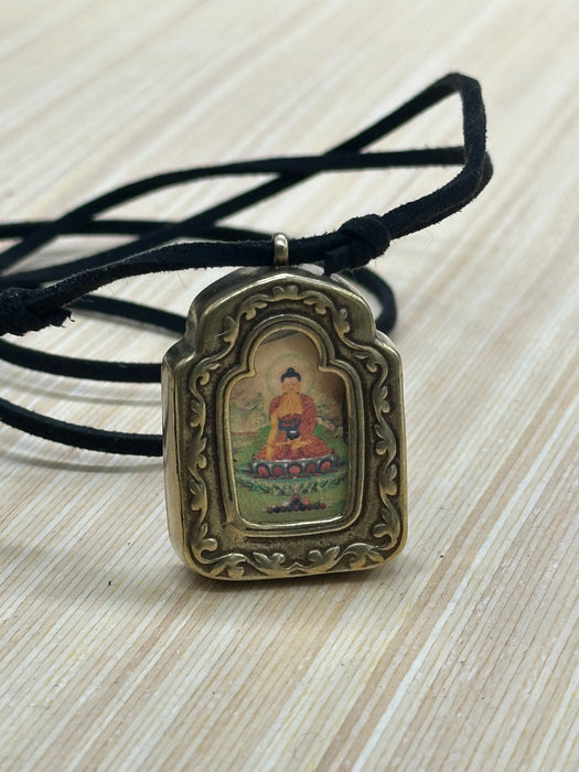 Gau Tibetano con Buddha Amitabha