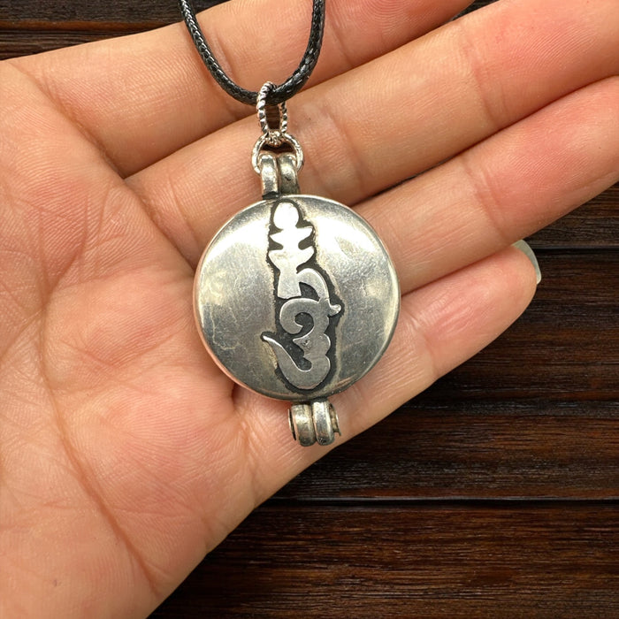 Gau/amuleto tibetano con 8 simboli di buon auspicio