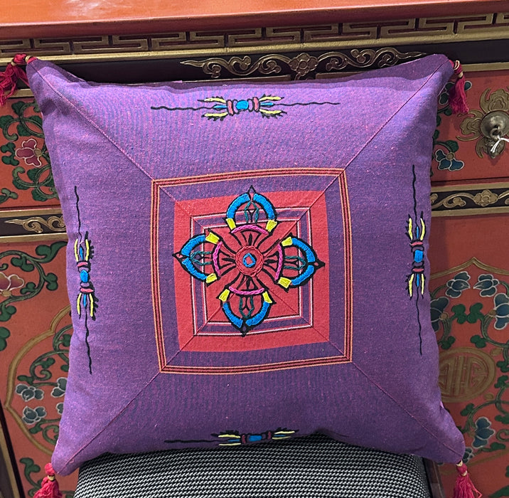 Cuscino con doppio vajra ricamato