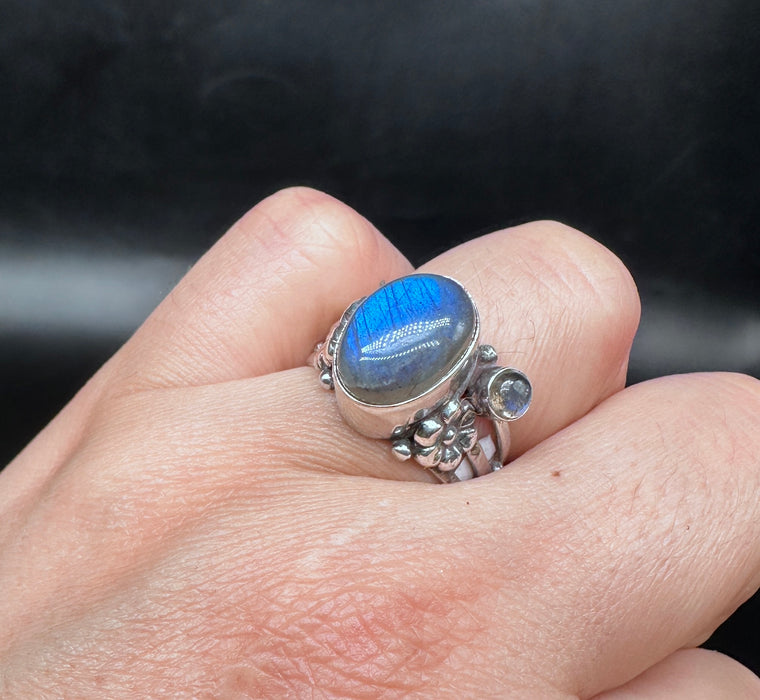 Tibetan ring with labradorite stone