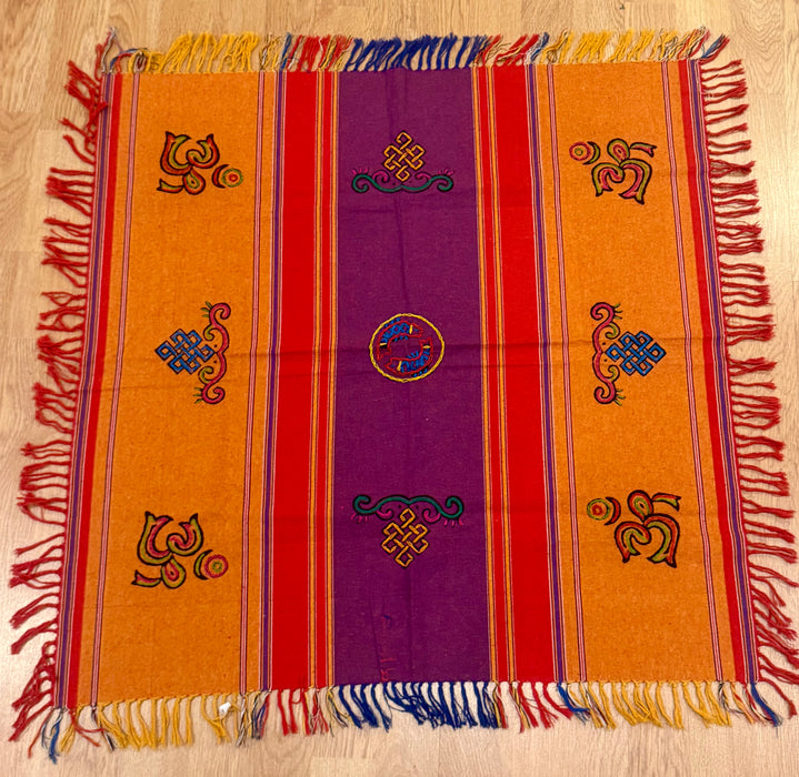 Tovaglia tibetana con ricamo di simboli buddisti