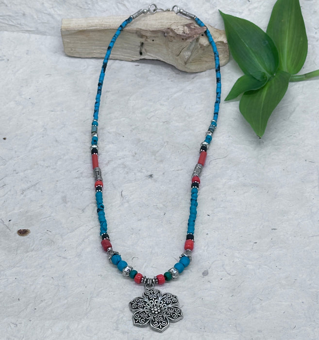 Collana tibetana con turchese a fiori di lotto