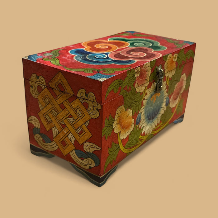 Baule tibetane a fiori di lotto e nuvola