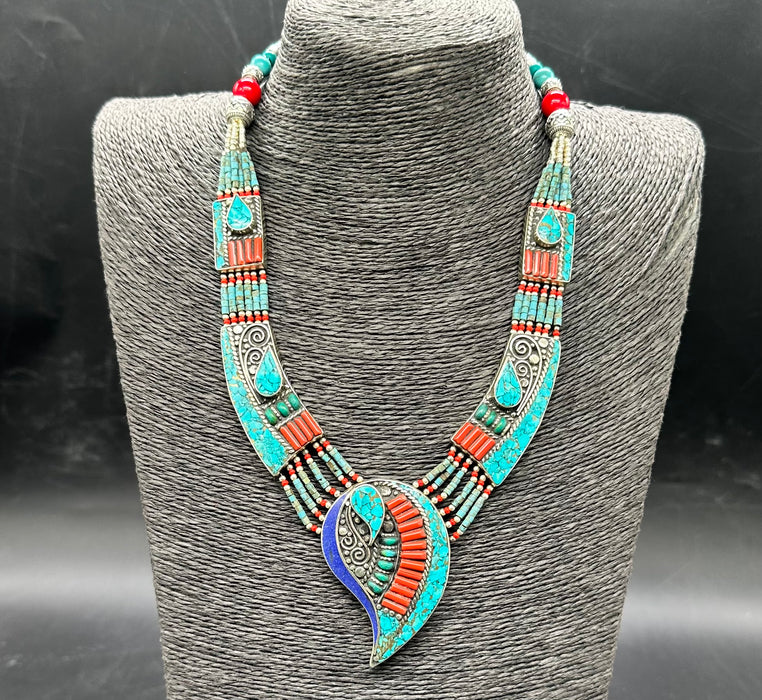 ollana tibetana con lapislazzuli,turchese,corallo di bamboo e argento indiano