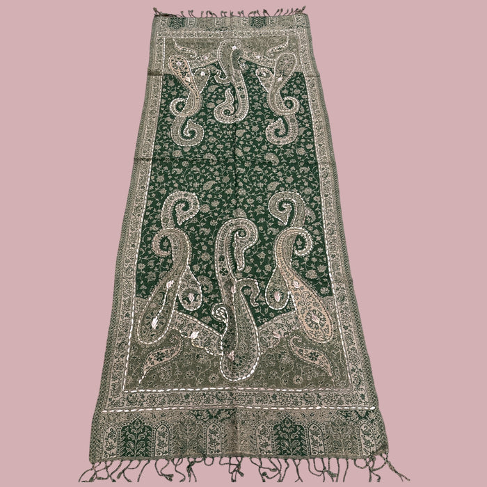 Sciarpa di lana ricamata