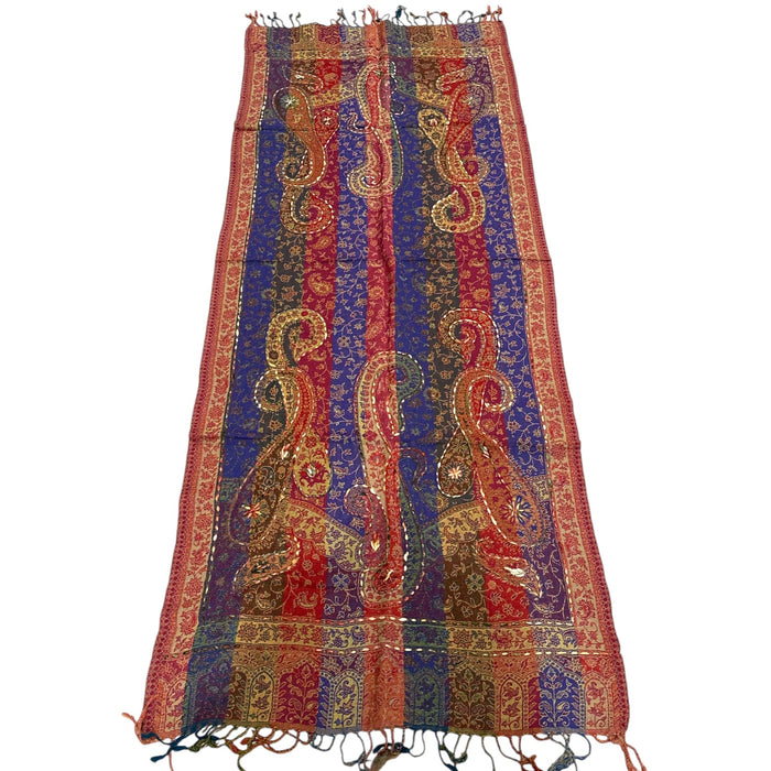 Sciarpa di lana ricamata