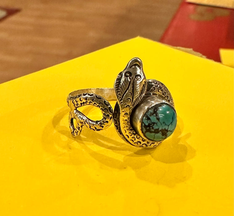 Anello con turchese e serpente