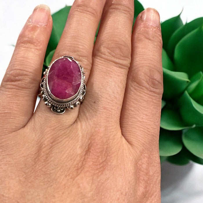 Anello con radici di rubino