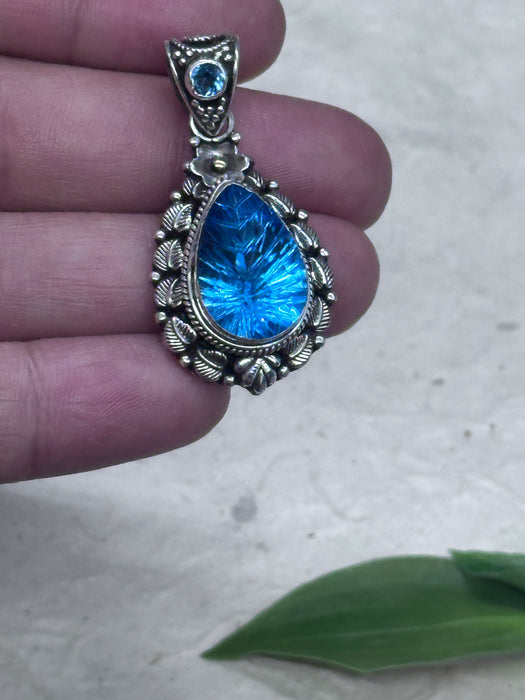Ciondolo con blu topazio - argento 925