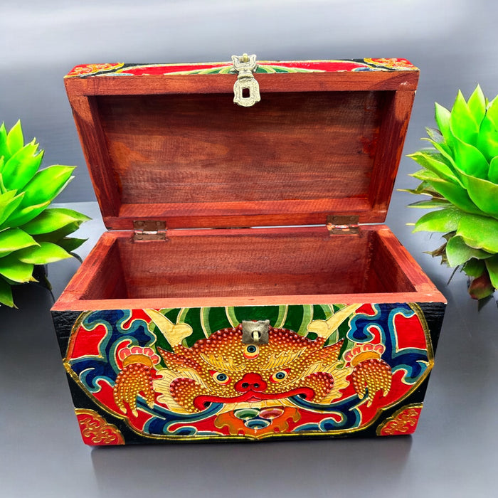 Baule tibetano con Garuda e fiori di lotto