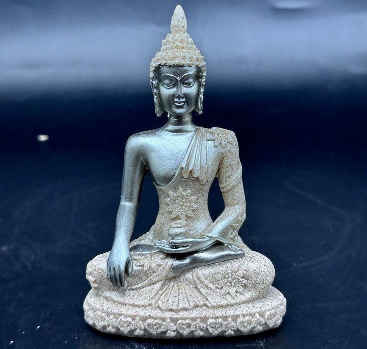 Statua di buddha in resina con sabbia