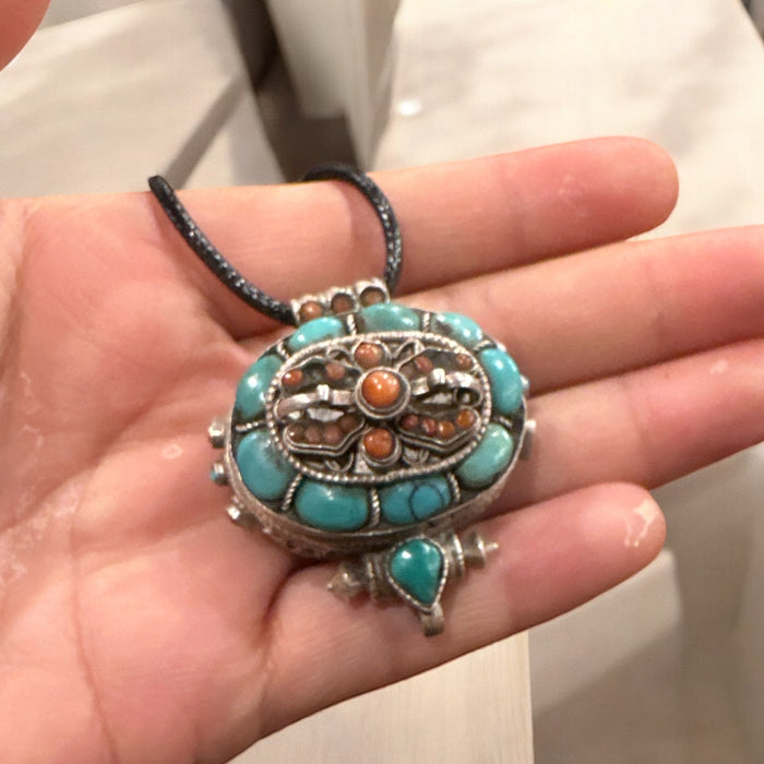Gau di argento 925 con turchese e corallo tibetano
