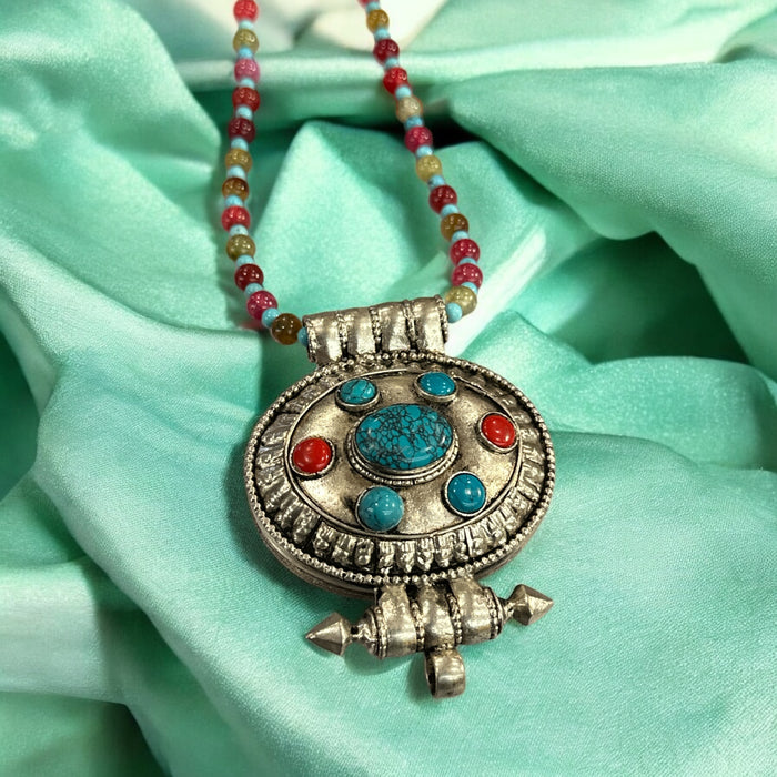 Collana tibetana con Gau e catena con vari pietri