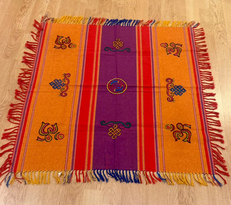 Tovaglia tibetana con ricamo di simboli buddisti