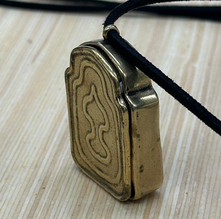 Gau tibetano con Buddha Amitabha