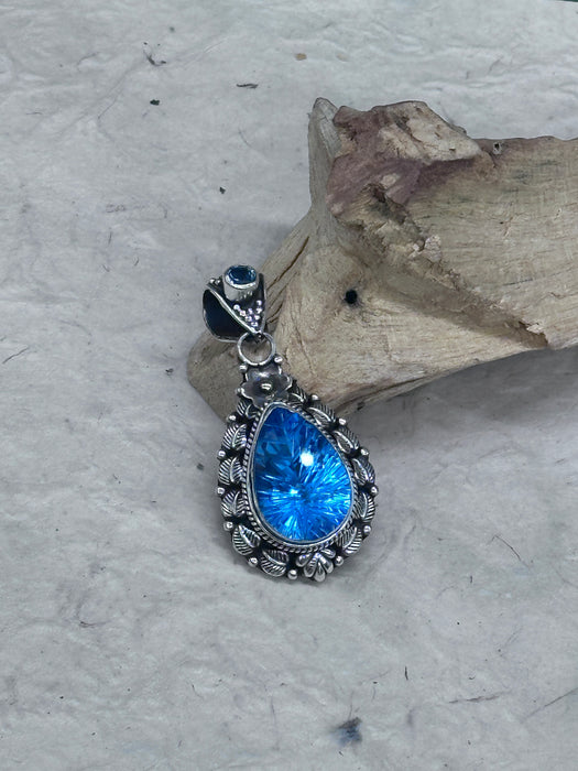Ciondolo con blu topazio - argento 925