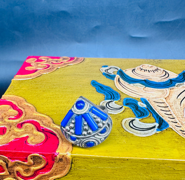 Anello tibetano con vari Pietri