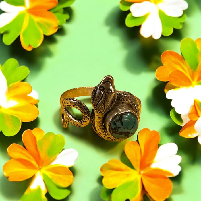 Anello con turchese e serpente