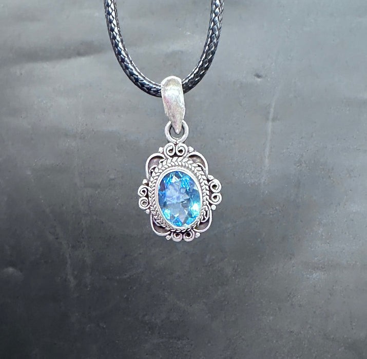 Blue topaz pendant - 925 silver
