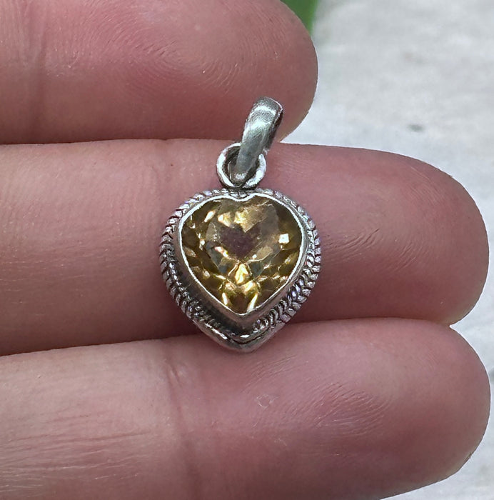 Ciondolo con quarzo  citrino a cuore -argento 925