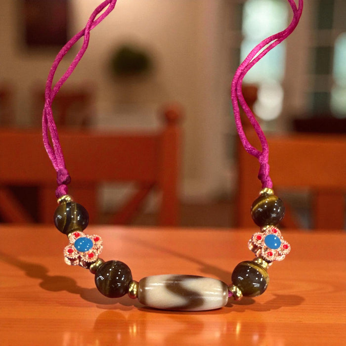 Dzi Tibetana a dente di Lione con Occhio di Tigre