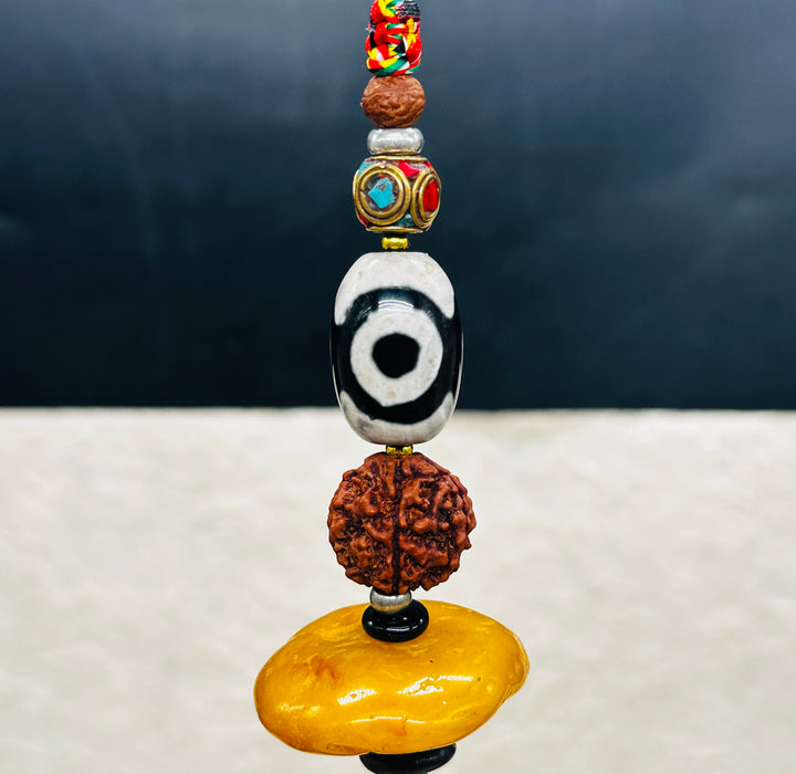 Portachiavi Tibetano con Dzi, Ambra e Semi di Rudraksha