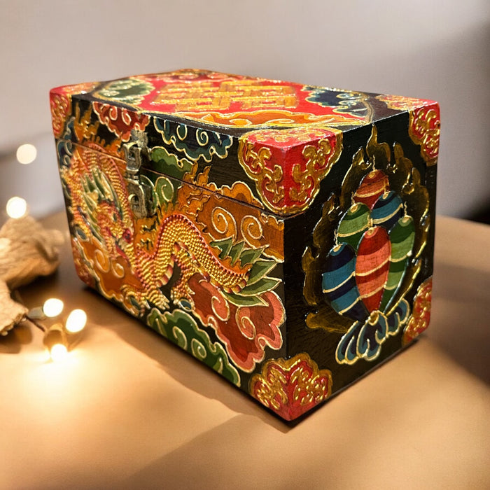Baule con dragone tibetane