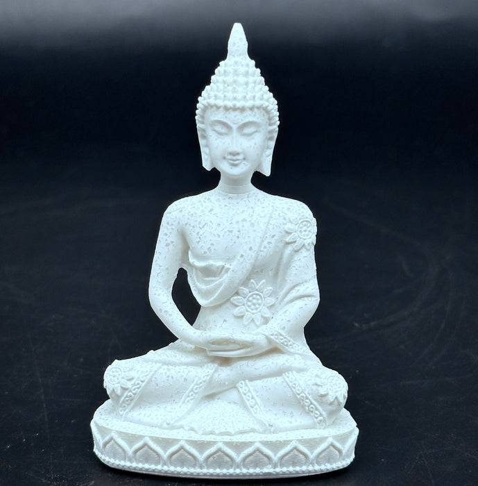 Statua di buddha meditazione bianca