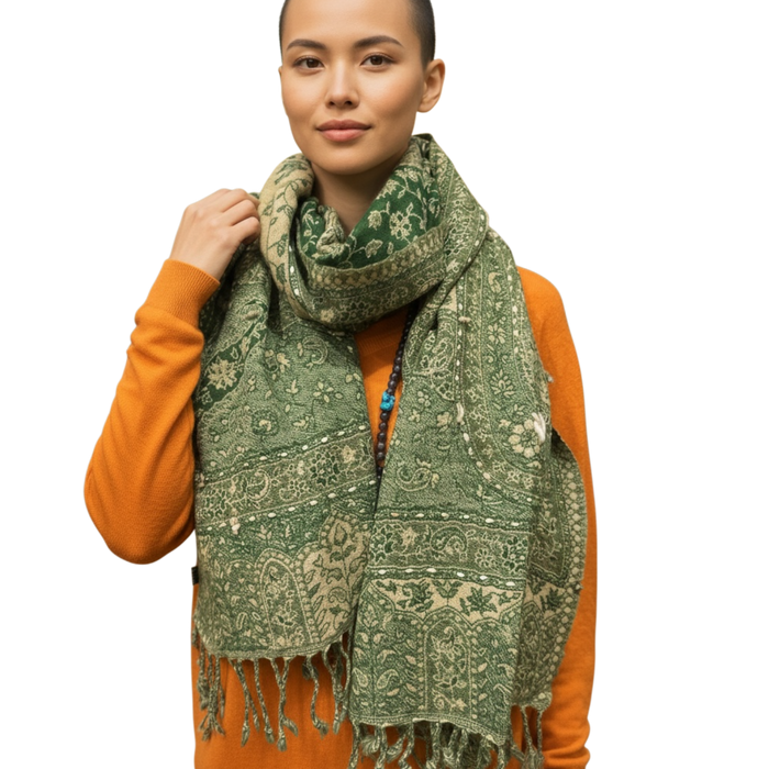 Sciarpa di lana ricamata