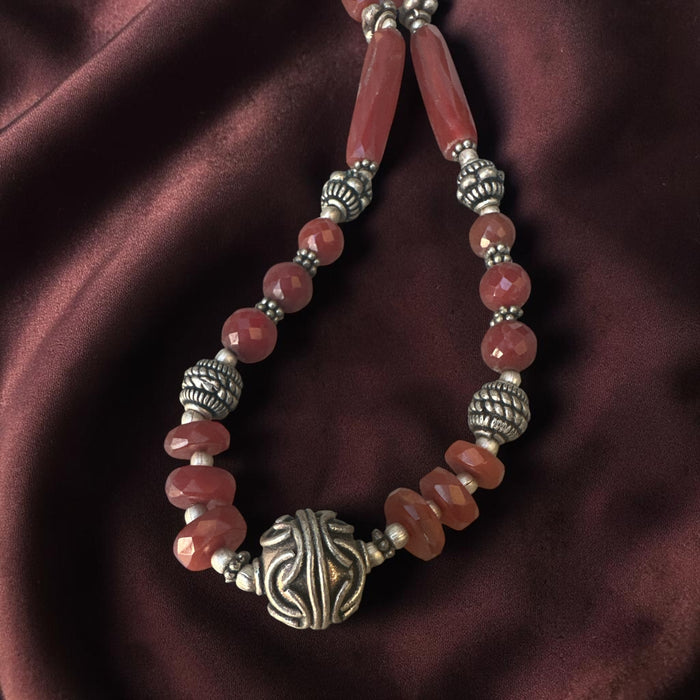 Collana tibetana con corniola