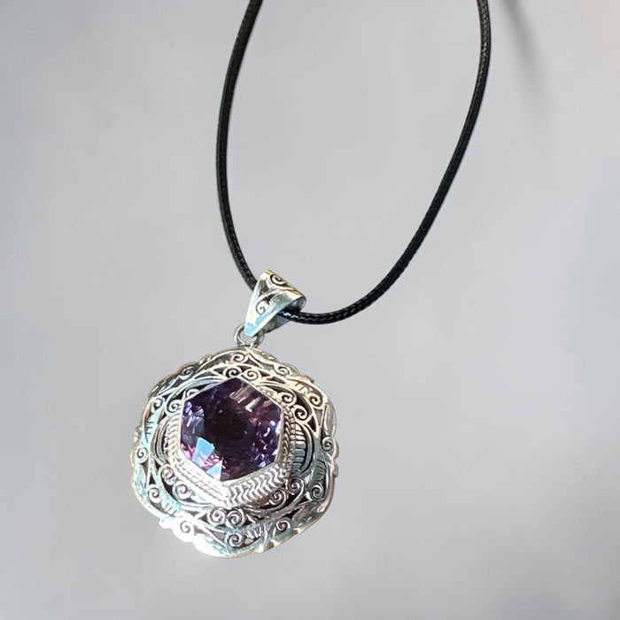 Beautiful dark Amethyst pendant - 925 silver