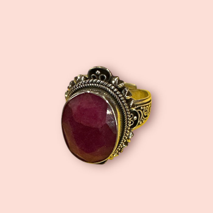 Anello con radici di rubino