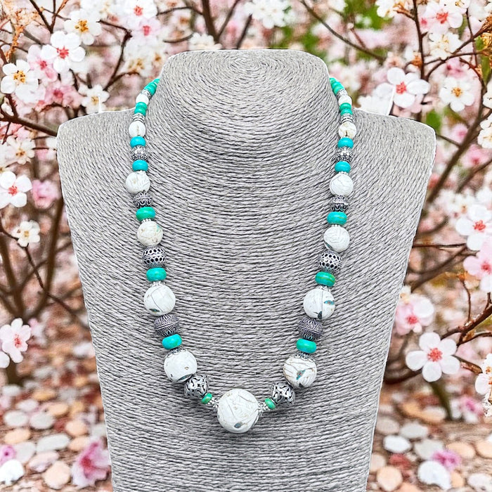 Shamanic necklace with shell
