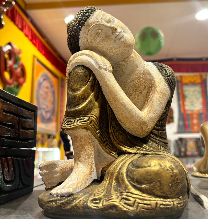 Buddha rilassati fatto di sabbia