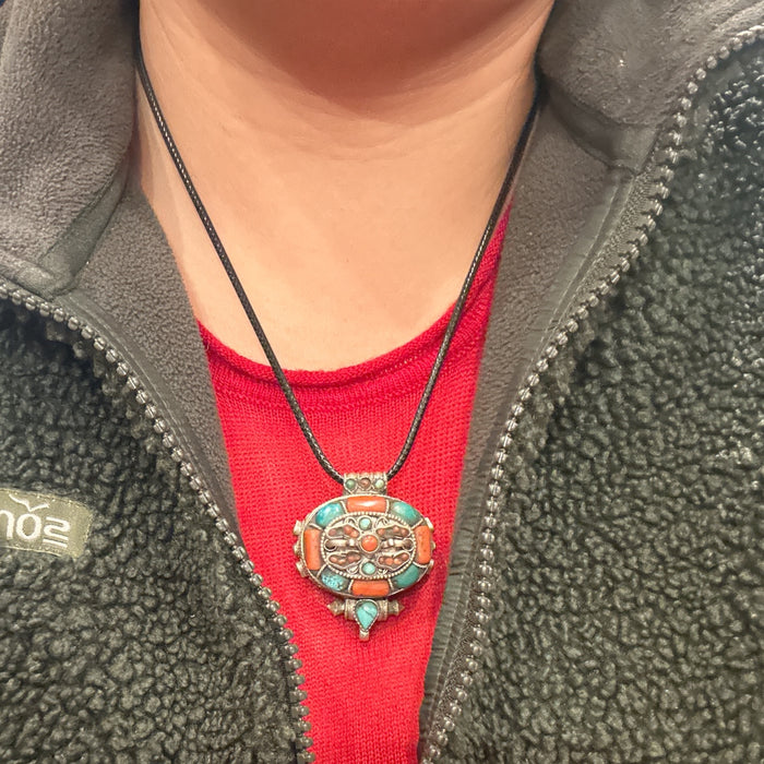 Ghau di argento 925 con turchese e corallo tibetano