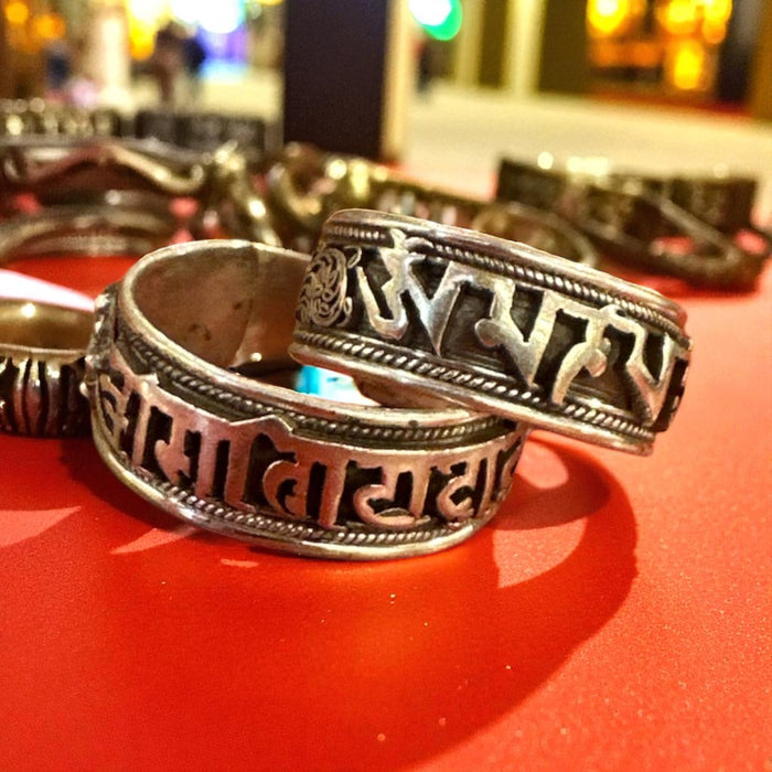 Anello con Om mani pedme hum (L)