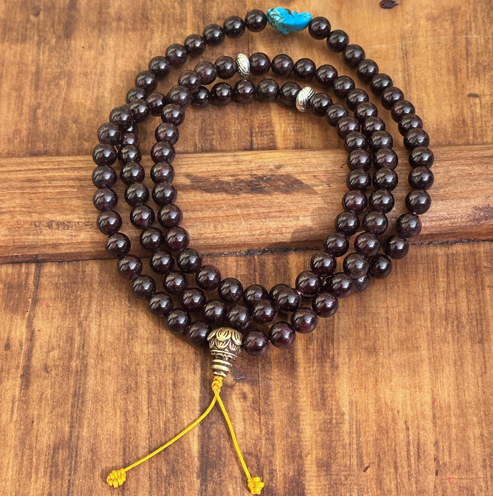 Mala in granato e guru fiori di lotto