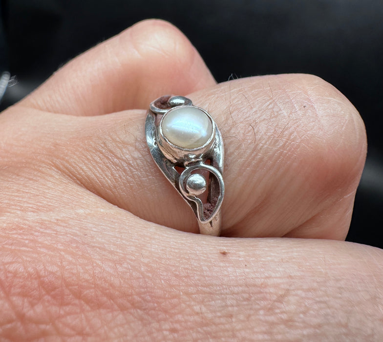 Tibetan Mother-of-Pearl Ring