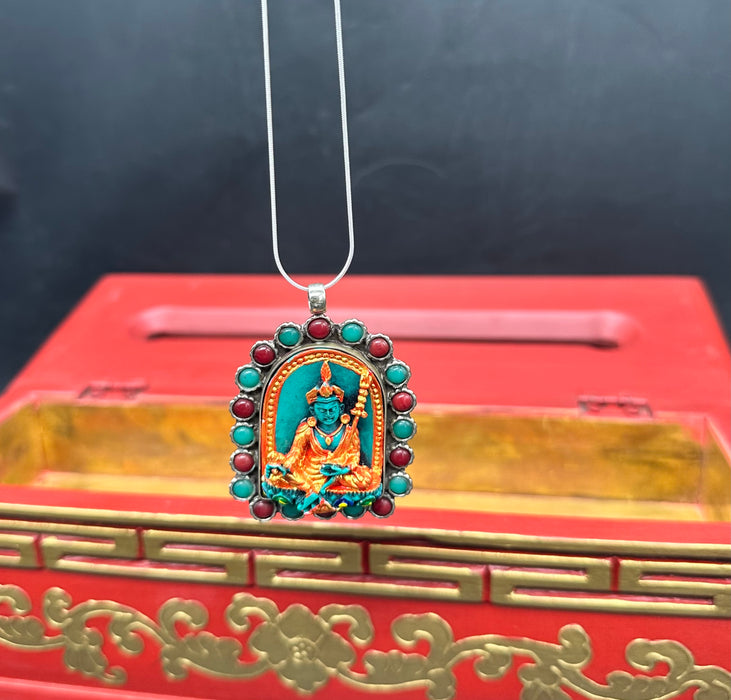 Ciondolo con padmasambhava (Buddha del guarigione)