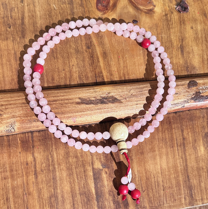 Mala in quarzo rosa e corallo di bambù