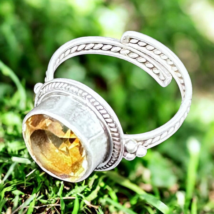 Ring with citrine quartz